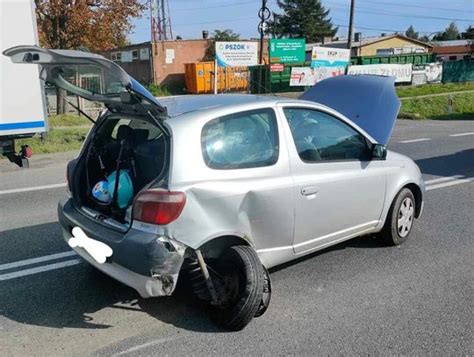 Zderzenie samochodów na trasie Kraków Olkusz Są osoby ranne ZDJĘCIA