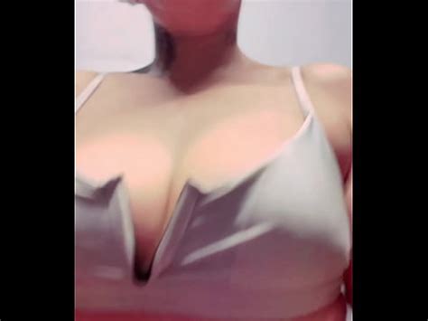 Fazendo xixi e minhas necessidade dentro do banheiro do supermercado até deu tesao XVIDEOS