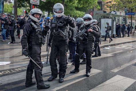 Paris Yellow Vest May Day Protest Tens Of Thousands Of People From