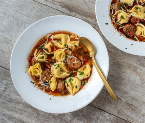 Soupe De Tortellinis Et Saucisses Aliment Roma