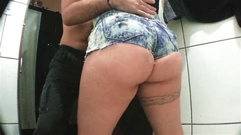 Shorts Na Grande Bunda De Uma Latina Podem Fazer Um Bom Trabalho