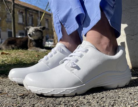15 Best Shoes For Nurses [2026 REVIEW]