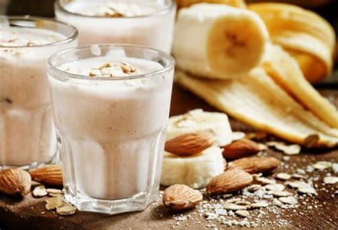 Un délicieux smoothie au gingembre et aux amandes pour éclaircir les