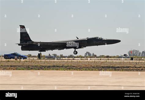 Lockheed U-2 "Dragon Lady" landing Stock Photo - Alamy