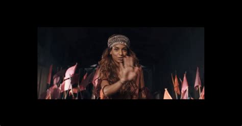 Tal Dans Le Clip De Son Single Des Fleurs Et Des Flammes Purepeople