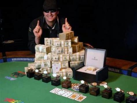 Poker Brat Phil Hellmuth to Host Event for Disgraced NFL Player ...