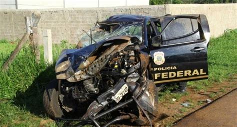 Em Persegui O Viatura Da Pf Bate Em Moto E Carro E Mata Tr S Na Br