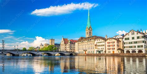 Historic Z Rich City Center With Famous Fraum Nster Church And Limmat