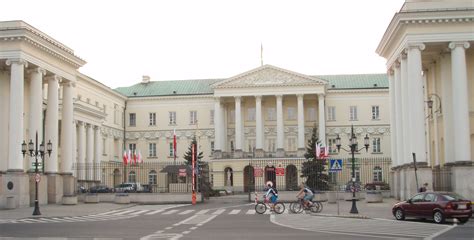 Aresztowany sekretarz miasta st Warszawy dostaje połowę pensji z