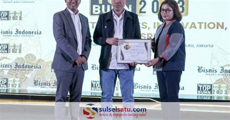 Dinobatkan Sebagai BUMN Terbaik BRI Boyong 3 Penghargaan TOP BUMN Award