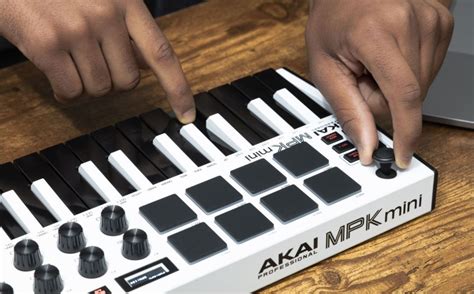 Akai Professional Mpk Mini Mk3 25 Key Usb Midi Keyboard Controller