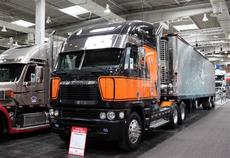 Carro Del Argosy De Freightliner Foto De Archivo Editorial Imagen De