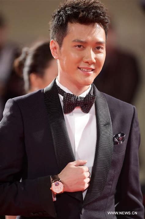 Actor Feng Shaofeng Poses On The Red Carpet For The Awards Ceremony At