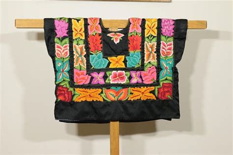 About This Huipil Desing Vintage Hand Embroidery Flowers Full Design