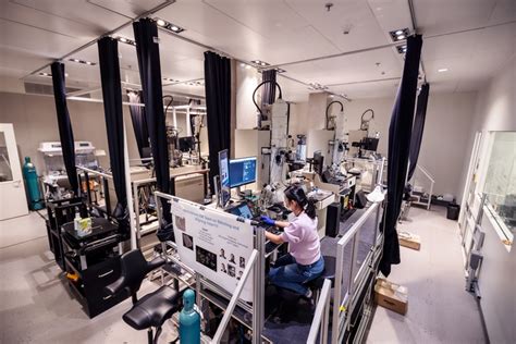 Electron Microscopy Lab [image] Eurekalert Science News Releases