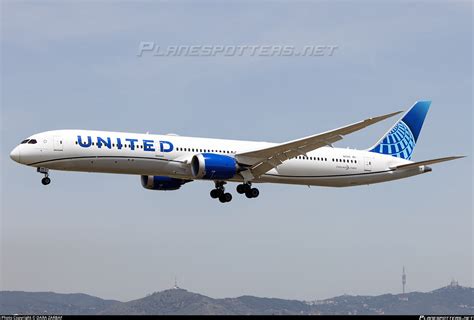 N17015 United Airlines Boeing 787 10 Dreamliner Photo By DARA ZARBAF