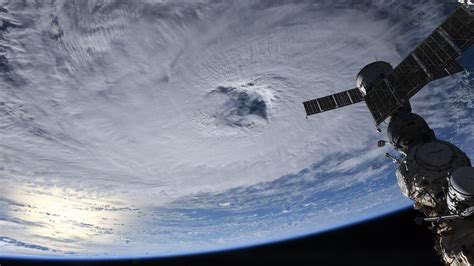 Astronauts on ISS gaze into the eye of Hurricane Nigel (photos) | Space