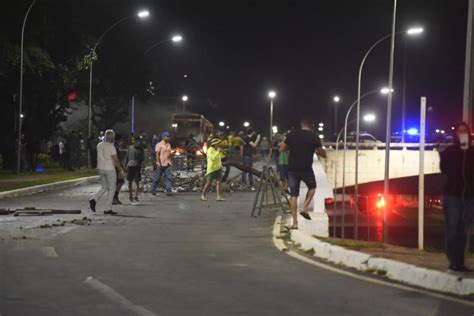 Agente De Elite Da PCDF Toma Pedrada De Bolsonaristas E Leva 7 Pontos