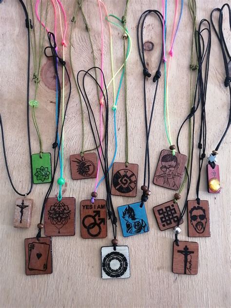 Collares de madera con grabado láser Laser Engraving Wood Necklace