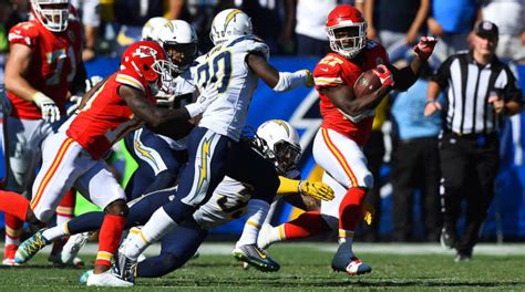 Kareem Hunt: Chiefs Star RB Talks Life as an NFL Rookie - Sports ...