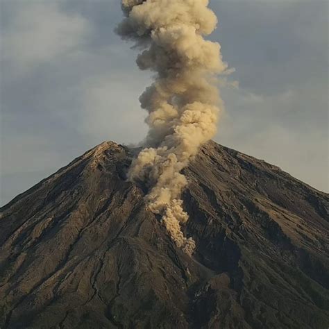 AfarTV Launches World's First 4K Live Stream of an Erupting Volcano ...