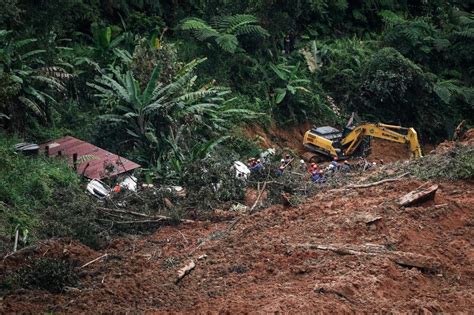 Tanah Runtuh Batang Kali Runtuhan Setinggi Bangunan 10 Tingkat