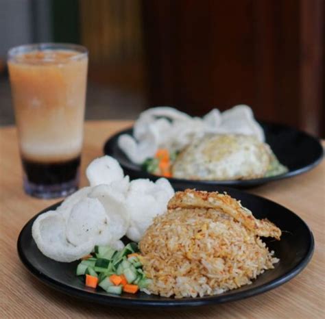 Kuliner Ke Malang Jangan Lupa Mampir Beli Nasi Goreng Nenek Mojang