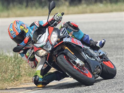 APRILIA TUONO V4 1100 FACTORY 2015 2016 Review