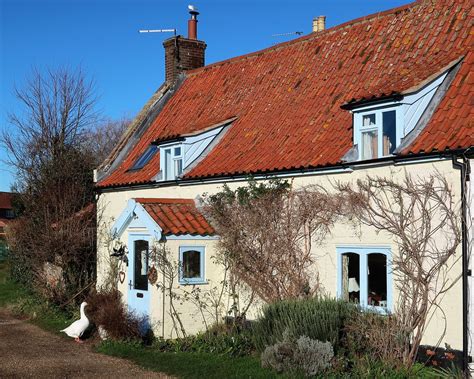 Riverside Cottage Stokesby Norfolk A Cottage Beside The Flickr