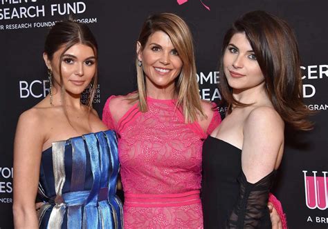 Olivia Jade Bella Giannulli Celebrate Mom Lori Loughlins 58th Birthday