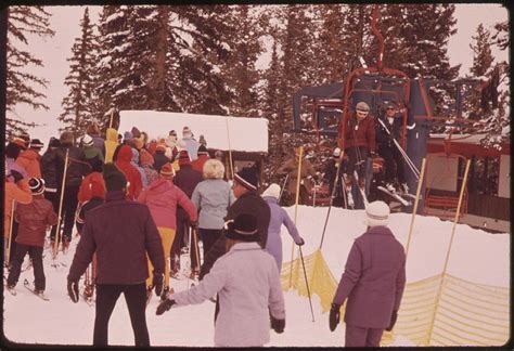 File BOARDING THE CLOUD 9 CHAIRLIFT AT THE ASPEN HIGHLAND SKI AREA THE