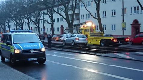 Bis Zu Mal Im Jahr Krachen Autos Ins Gleisbett Du Bist Halle