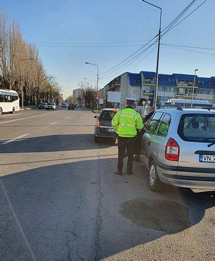 Foto Echipaje De Poli Ie Au Ac Ionat Simultan Ast Zi Pe