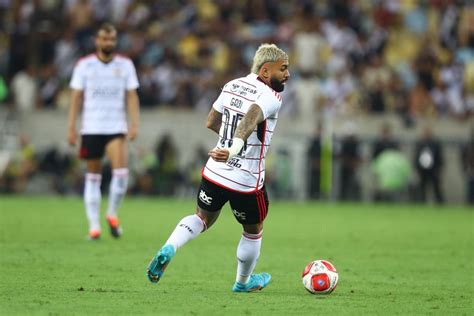 Gabigol Perdeu Em Um Ano Mesmo N Mero De P Naltis Das Primeiras