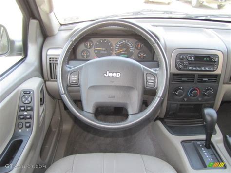 Jeep Grand Cherokee Laredo Taupe Dashboard Photo