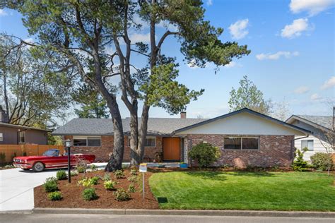 Property Watch A Delightfully Restored Atomic Ranch In Markham