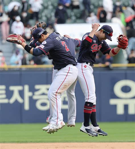 1일 전적 종합 김진욱 6이닝 무실점투로 10년만에 Lg에 스윕삼성도 4년만에 Kia에 주말 3연승 모두 쓸어담아안우진