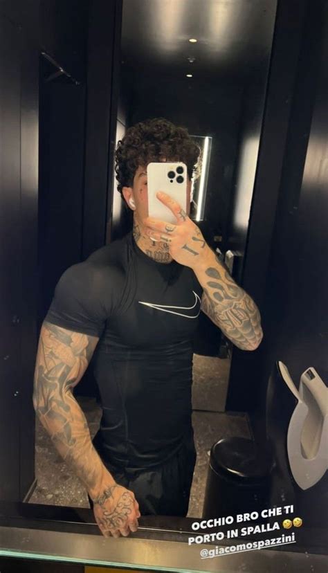 Tony Effe Nel Foto Di Ragazzi Idee Per Tatuaggi Moda Uomo