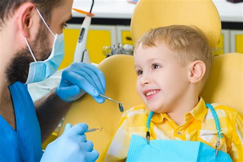 Cómo afrontar la primera visita al dentista de un niño Clínica Dental