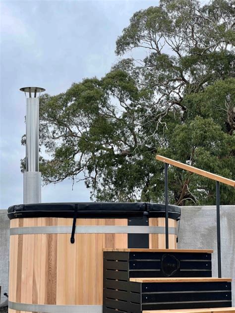 Should You Go Under In A Hot Tub Heavenly Saunas