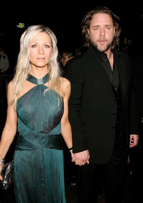 Russell Crowe Net Worth Wife Wiki News Parents Age