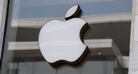 Us Drags Apple To Court Over Alleged Iphone Monopoly