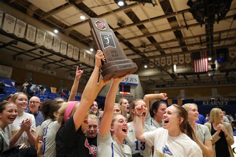 PHOTO GALLERY: Loper Volleyball Wins MIAA Conference Tournament – UNK News