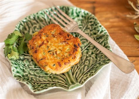 Las recetas de Manu TORTITAS DE CALABACÍN Y QUESO CON SALSA TZATZIKI