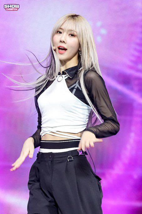 Yoohyeon Pics On Twitter Dream Catcher Kpop Girls Cosmic Girls