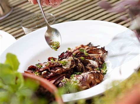 Gebratener Radicchio Mit Thymiandressing Rezept EAT SMARTER