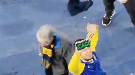 El Repudiable Gesto Racista De Un Hincha De Boca A La Tribuna De Palmeiras