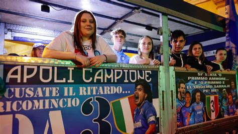 A Tempo Di Musica La Festa Scudetto Del Napoli In Piazza Puccini A