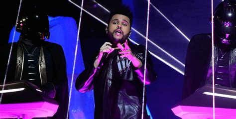 Selena Gomez Et The Weeknd En Europe La Chanteuse Accompagne Son