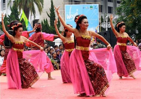 Inilah 9 Seni Tari Indonesia Yang Terkenal Dan Mendunia - KemejingNet